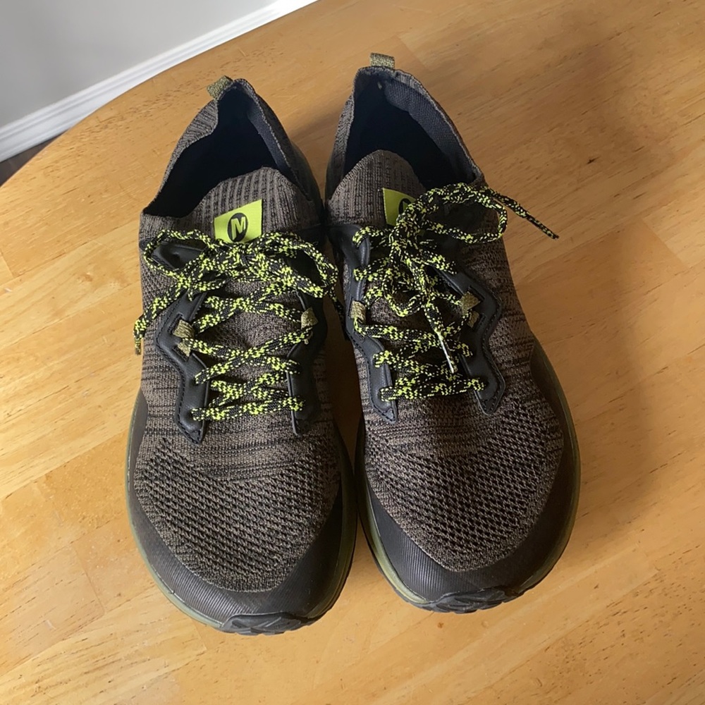 Merrell Men’s lace-up soft shell sneakers US8.5